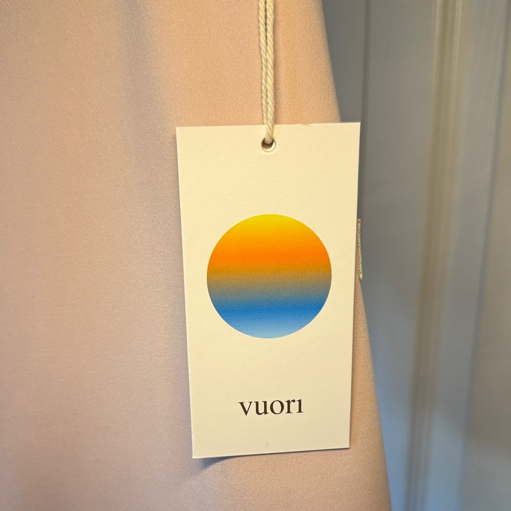 Vuori Women's Bike Shorts in Light Pink - Picture 2 of 9